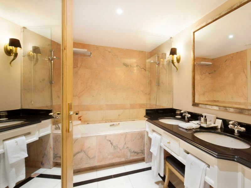 Casais_Miragem_Bathroom.jpg