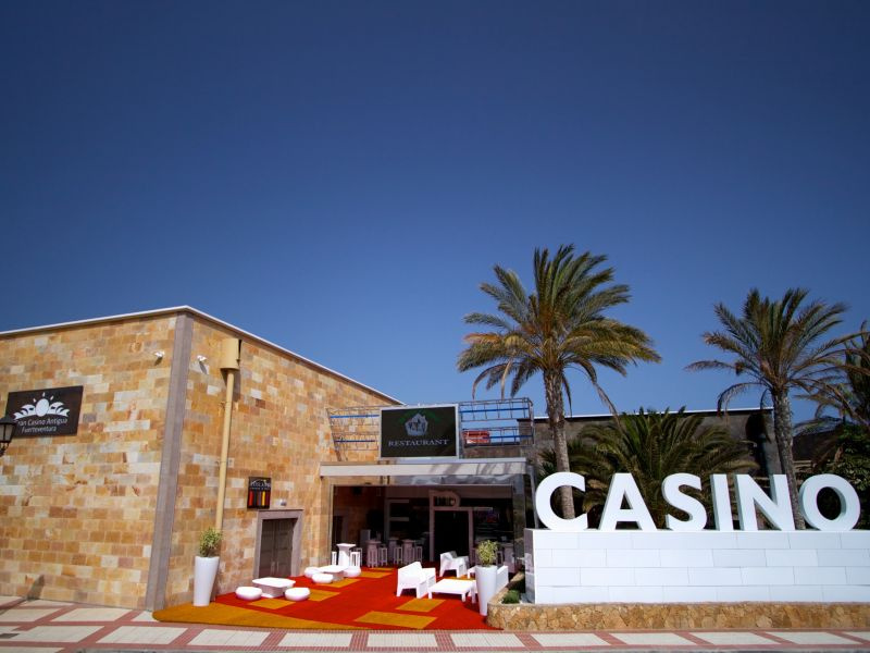 Elba_Carlota_Casino_entrance.jpg