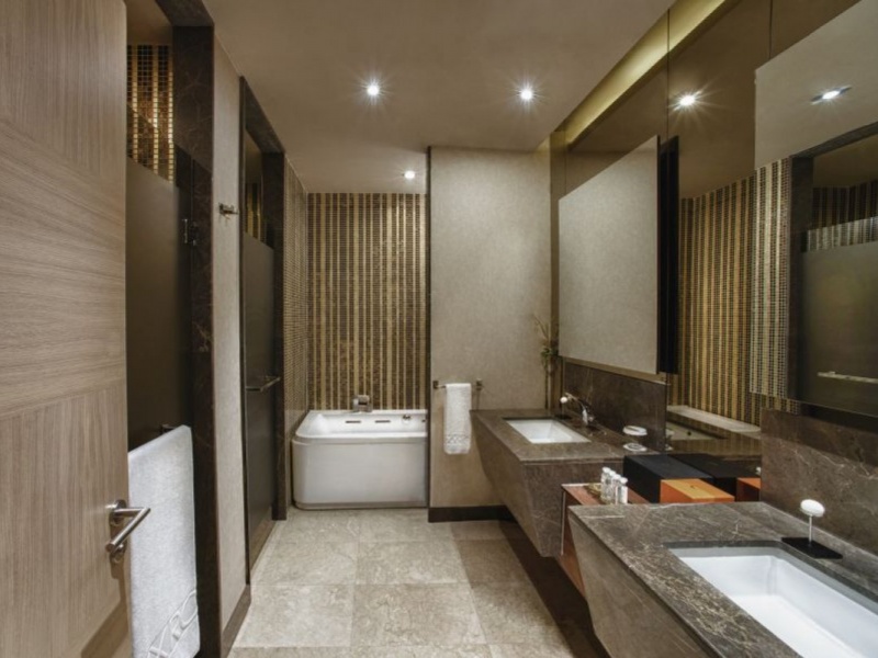 Maxx Royal Suite Bathroom