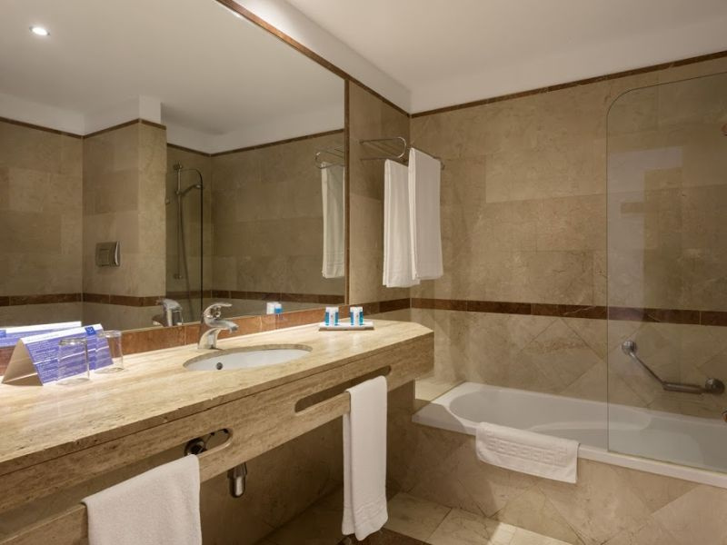 Vik_Gran_Hotel_Bathroom