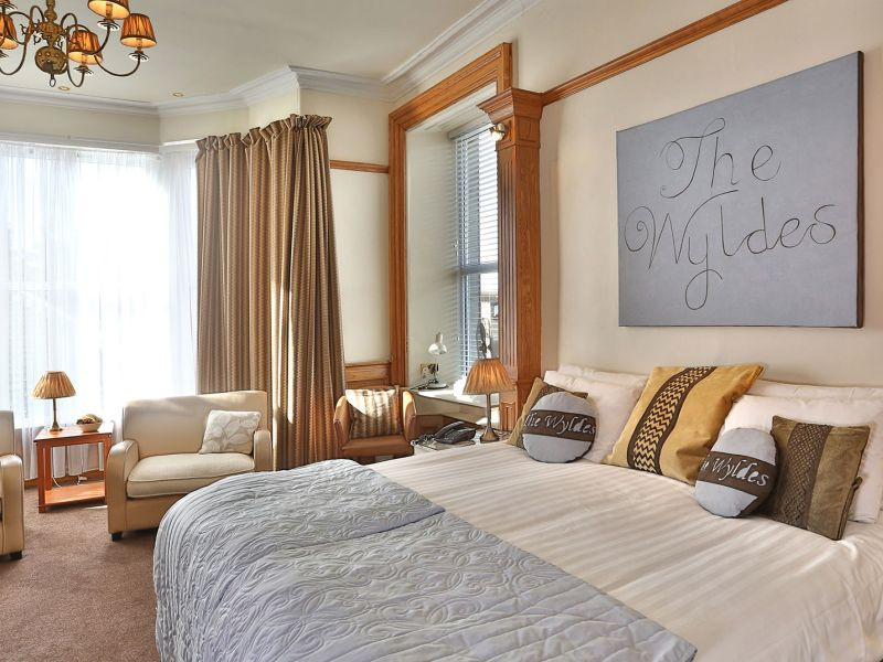 woodlands-hotel-bedroom3